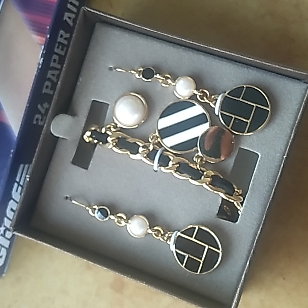 Earrings with Bracelet Carolee New York Valentine Love